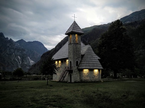 Iglesia Theth - Des de Theth, Albania