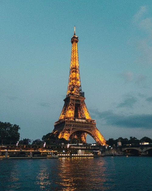 Eifel Tower - Desde River bank, France