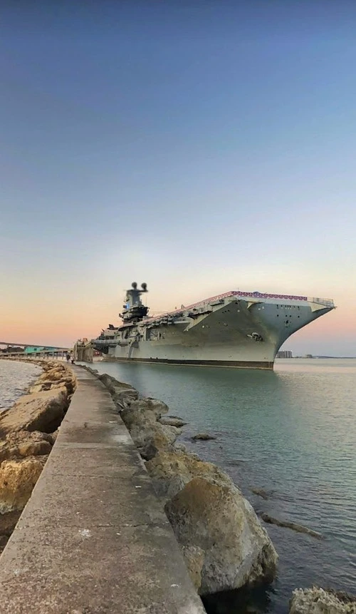 USS Lexington - Od Pier, United States