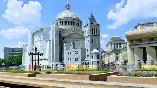 The Firts Church of Christ Scientist - Des de Reflection Pool, United States
