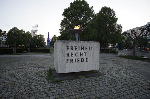 Opfer-Denkmal - От Theodor-Heuss-Platz, Germany