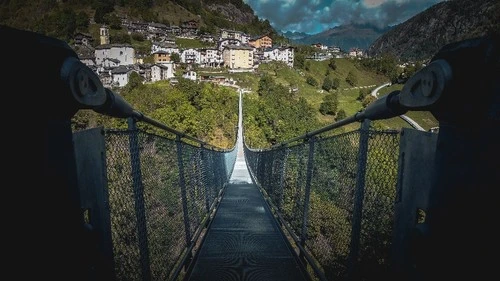 Ponte nel cielo - Aus End of the bridge, Italy