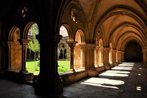 Sé Velha - Coimbra - Dari Courtyard, Portugal