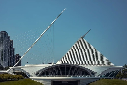 Milwaukee Art Museum - Aus South lawn of the museum, United States