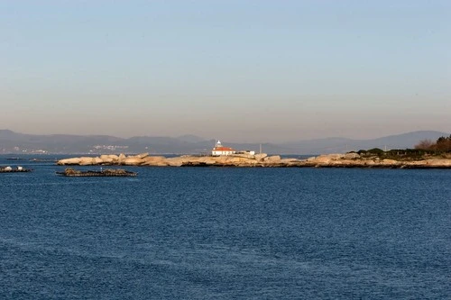 Faro Punta Cabalo - Dari Punta de Barbafeita, Spain