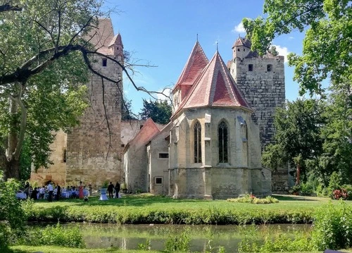 Schlossruine Pottendorf - از جانب Osten, Austria