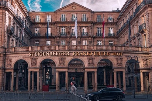 Frankfurter Hof - Desde Kaiserplatz, Germany