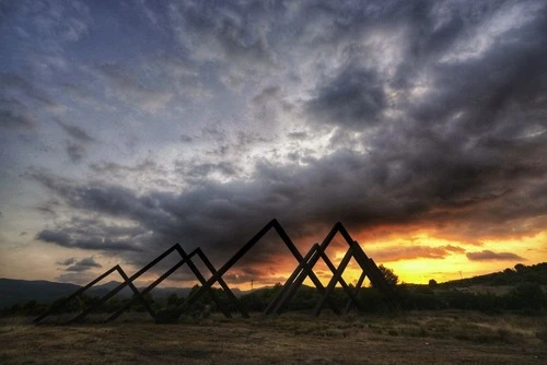 Picos de metal - Desde Area de servicios en carretera, Spain