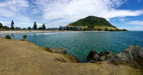 Mauao / Mount Maunganui summit - から Moturiki Island (Leisure Island), New Zealand