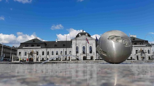 Palacio Presidencial - から Fontána Mieru, Slovakia
