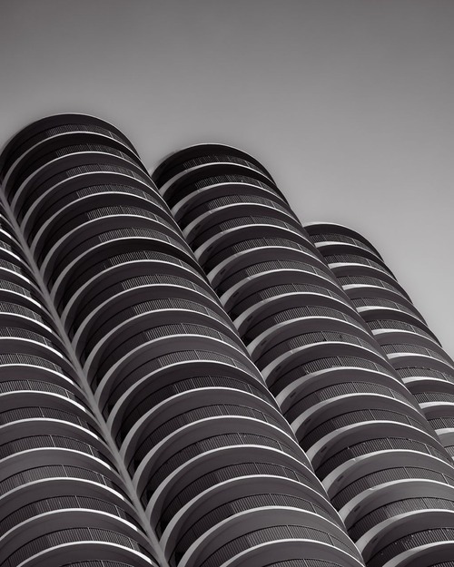 Marina City (Corn Cobb Towers) - Dari Base of towers looking up with a long lens, United States