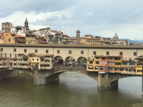 Ponte Vecchio - От Uffizi Gallery, Italy