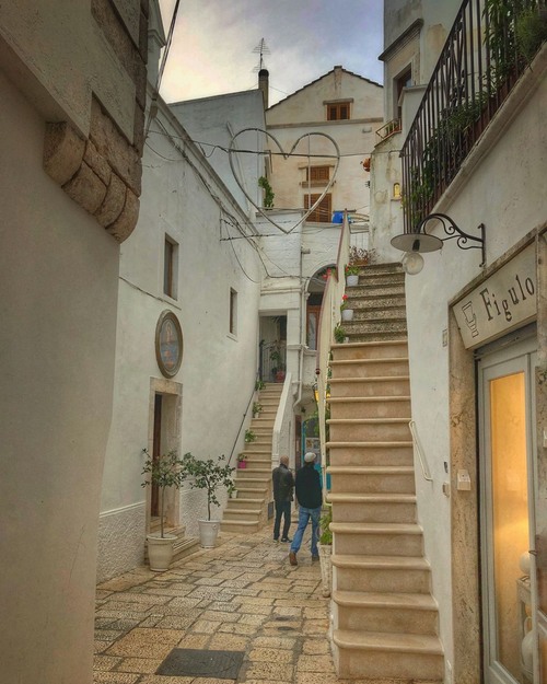 Alleyways of Cisternino - Des de Near Piazza Vittorio Emanuele II, Italy