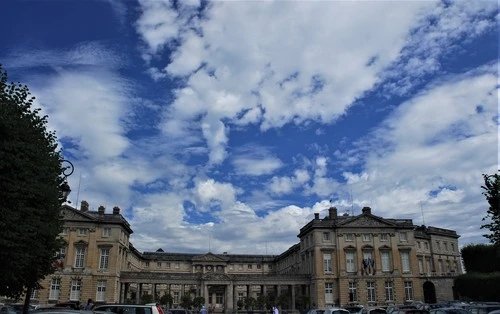 Chateau de Compiegne - จาก Place De Gaulle, France