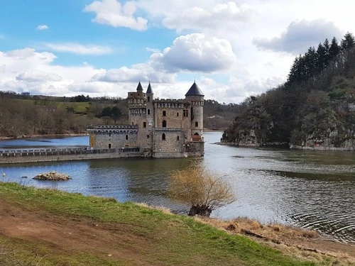 Château de la Roche - От West Side, France