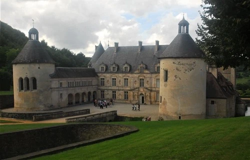 Château de Bussy-Rabutin - Desde North Side, France