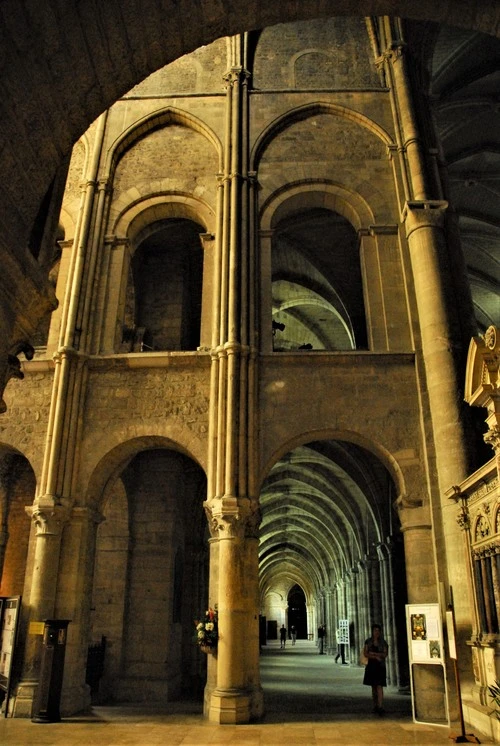 Basilique Saint-Remi - Frá Hallways, France