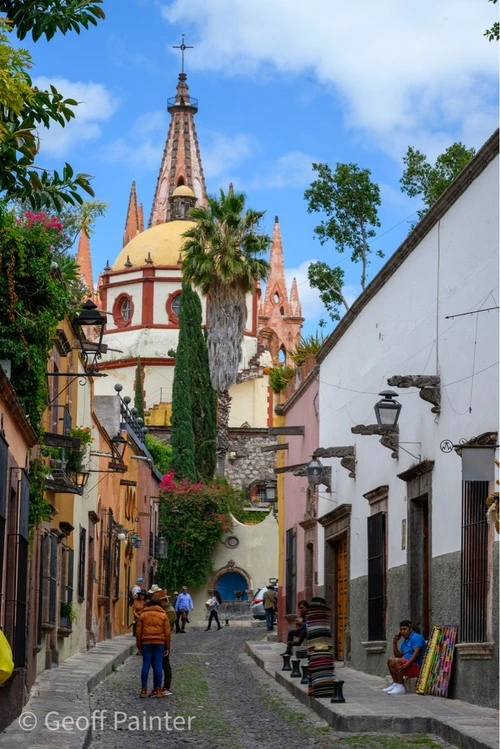 Parroquia de San Miguel Arcángel - Aus Calle Aldama, Mexico