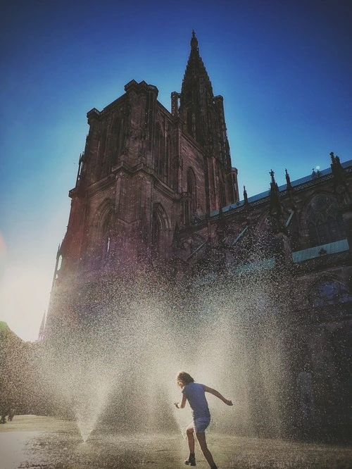 Cathédrale Notre-Dame-de-Strasbourg - Aus Place du Château, France