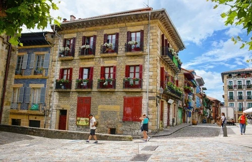 Edificios de Hondarribia - Aus Harma Plaza, Spain