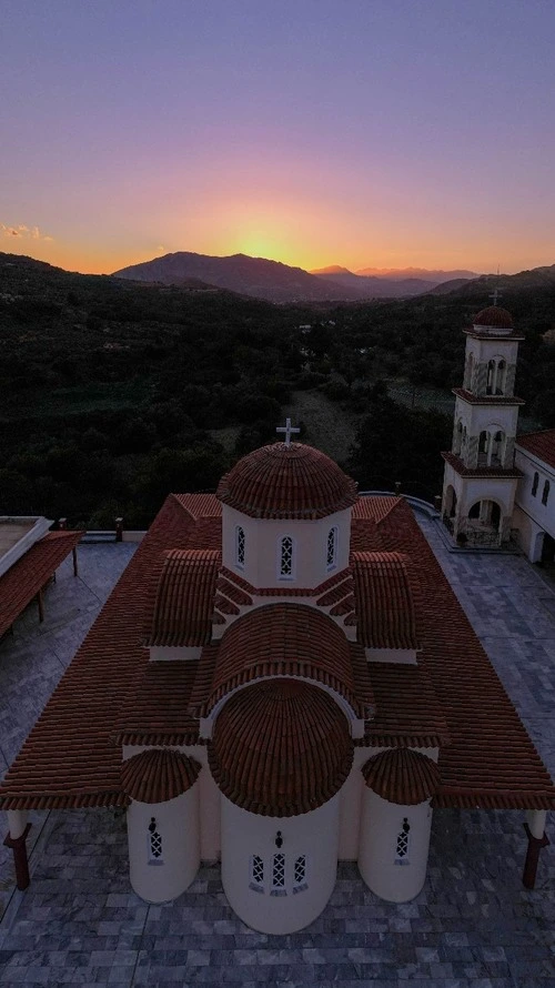 Monastery in Spili - Desde Drone, Greece