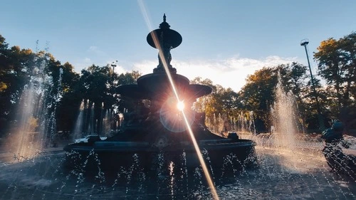 Fuente de los Continentes - Desde Parque General San Martín, Argentina