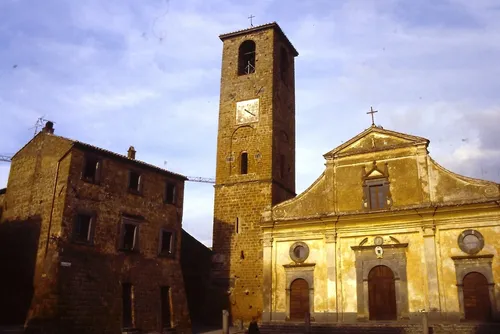 Chiesa di San Donato - Desde Piazza San Donato, Italy