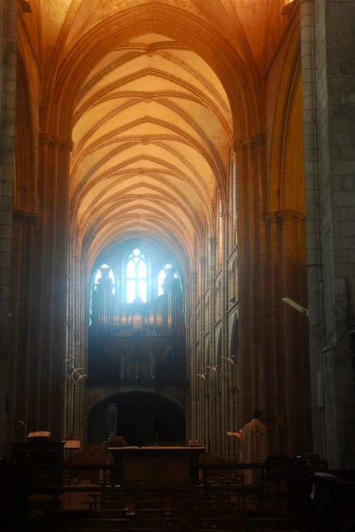 Saint-Pol-de-Léon Cathedral - Desde Inside, France