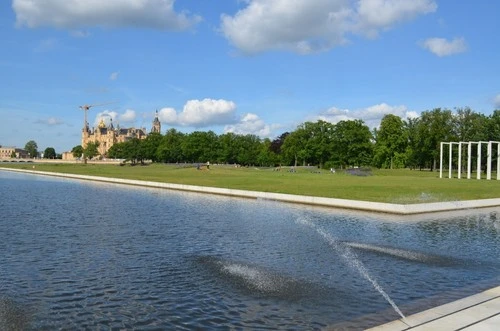 Schwerin Castle - Từ Berta-Klingberg Square, Germany