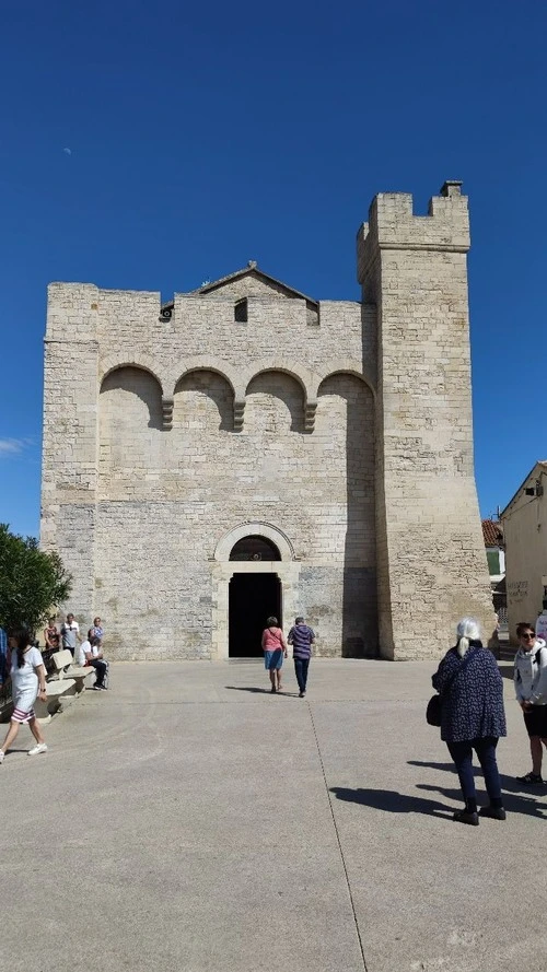 Notre Dame de la Mer - から Place de l'Eglise, France