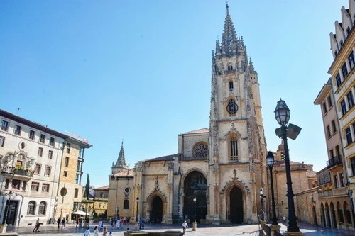 Metropolitan Cathedral of San Salvador of Oviedo - Aus Plaza de la Catedral, Spain