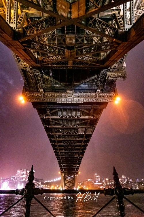 Sydney Harbour Bridge - จาก Below, Australia