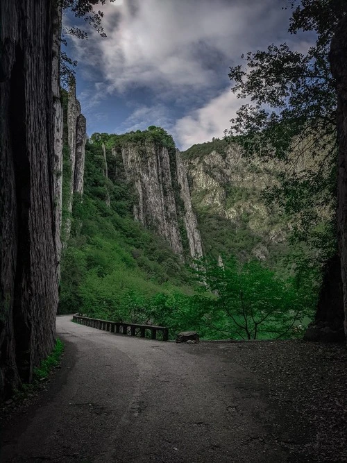 Anfiteatro naturale del bogn - Aus Under the gallery, Italy