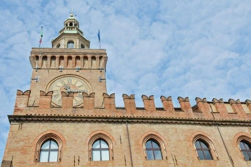 Torre dell'Orologio - Desde Piazza Maggiore, Italy