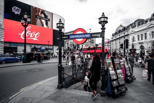 Piccadilly Circus / Subway Station Entry - 从 Regent St., United Kingdom
