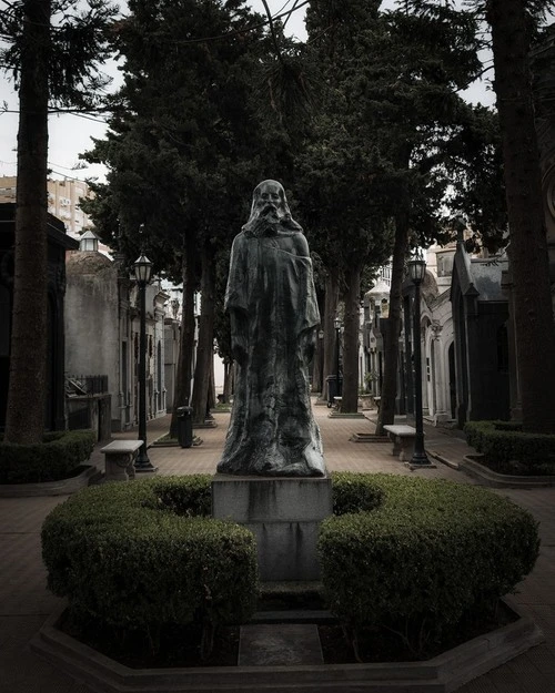 Estatua - Aus Cementerio de Recoleta, Argentina