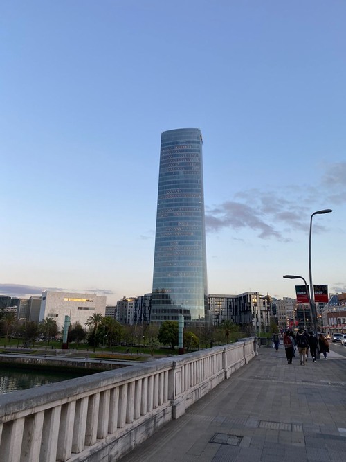 Iberdrola Dorrea - から Puente de Deusto / Deustuko zubia, Spain