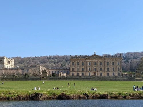 Chatsworth House - Dari Rivers Derwent side, United Kingdom