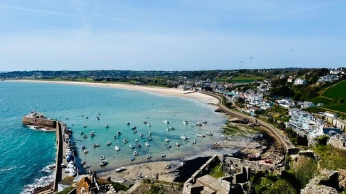 Gorey Harbour - から Gorey Castle, Jersey