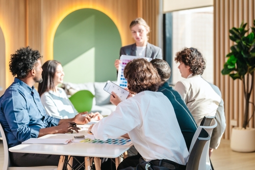customer-team-coming-together