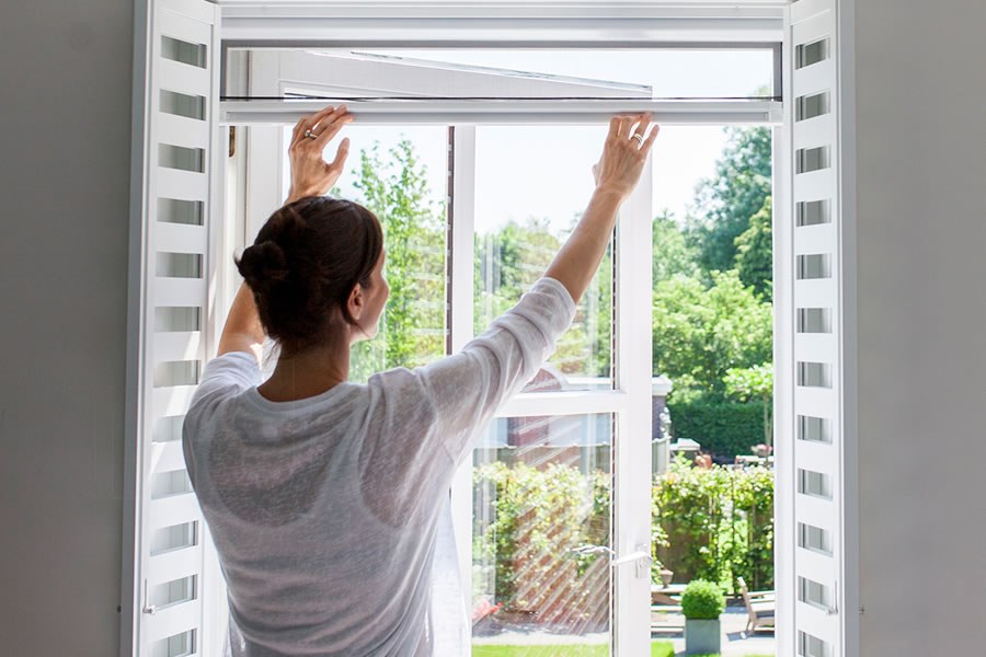 Horren Die Zorgen Voor Een Natuurlijke Ventilatie Bij Draaikiepramen