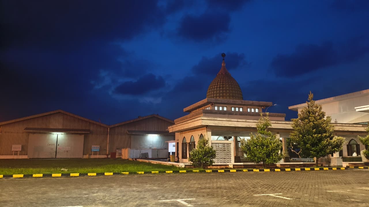Masjid Al Kautsar dalam Keheningan Malam