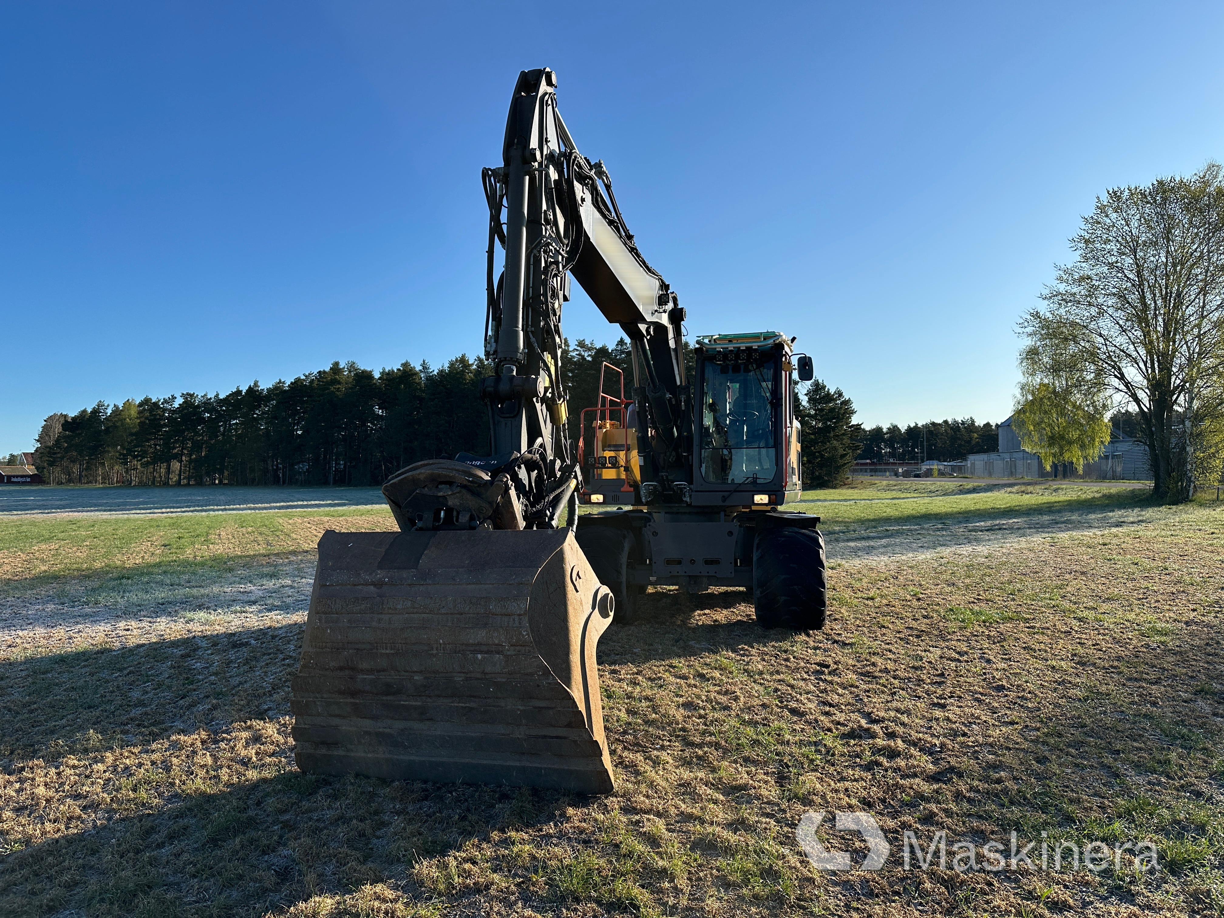 Hjulgrävare Volvo EW160E med vagn