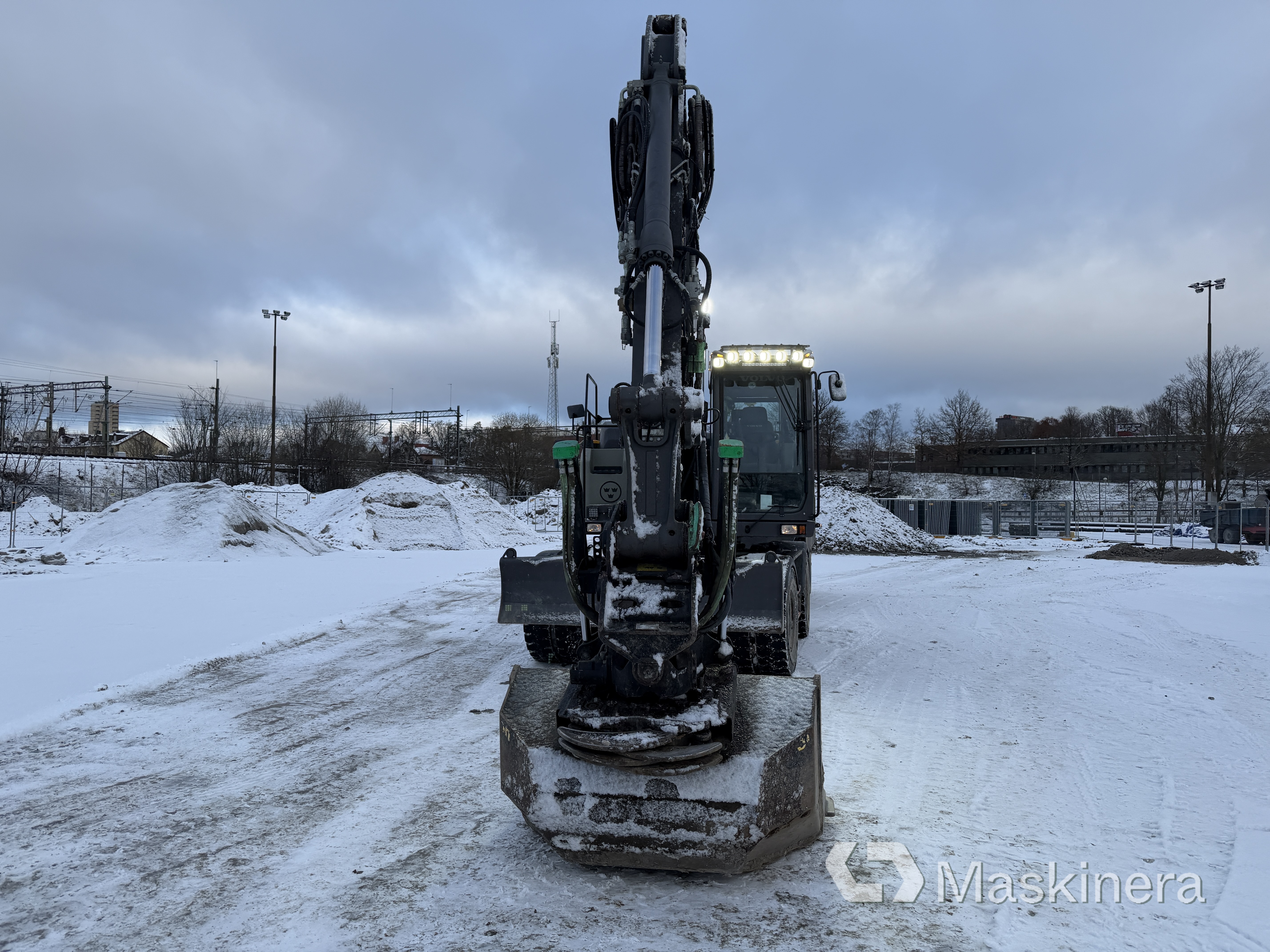 Hjulgrävare Volvo EW160E med tillbehör