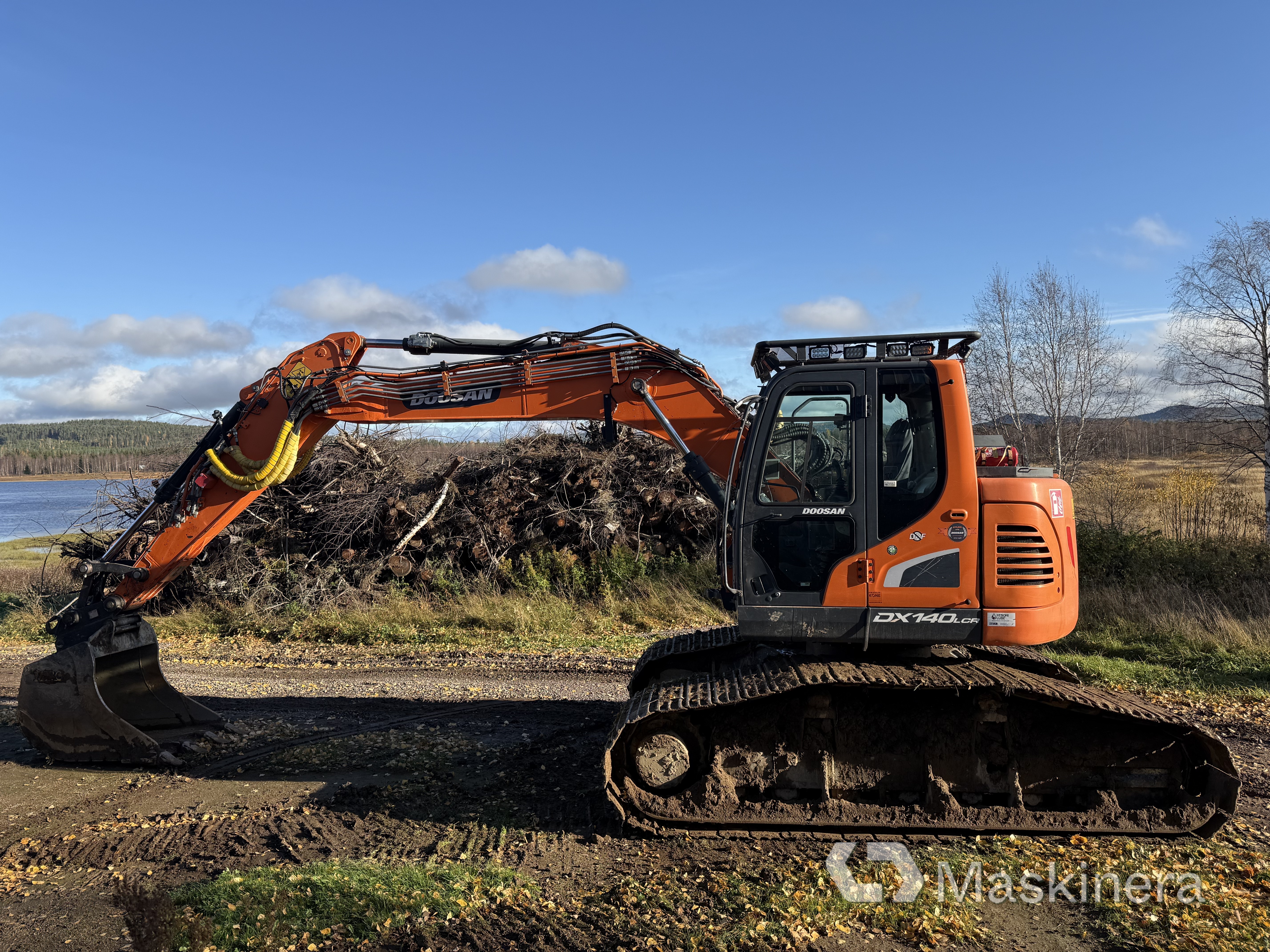Grävmaskin Doosan DX140LCR-5 / Skördaraggregat 25RH