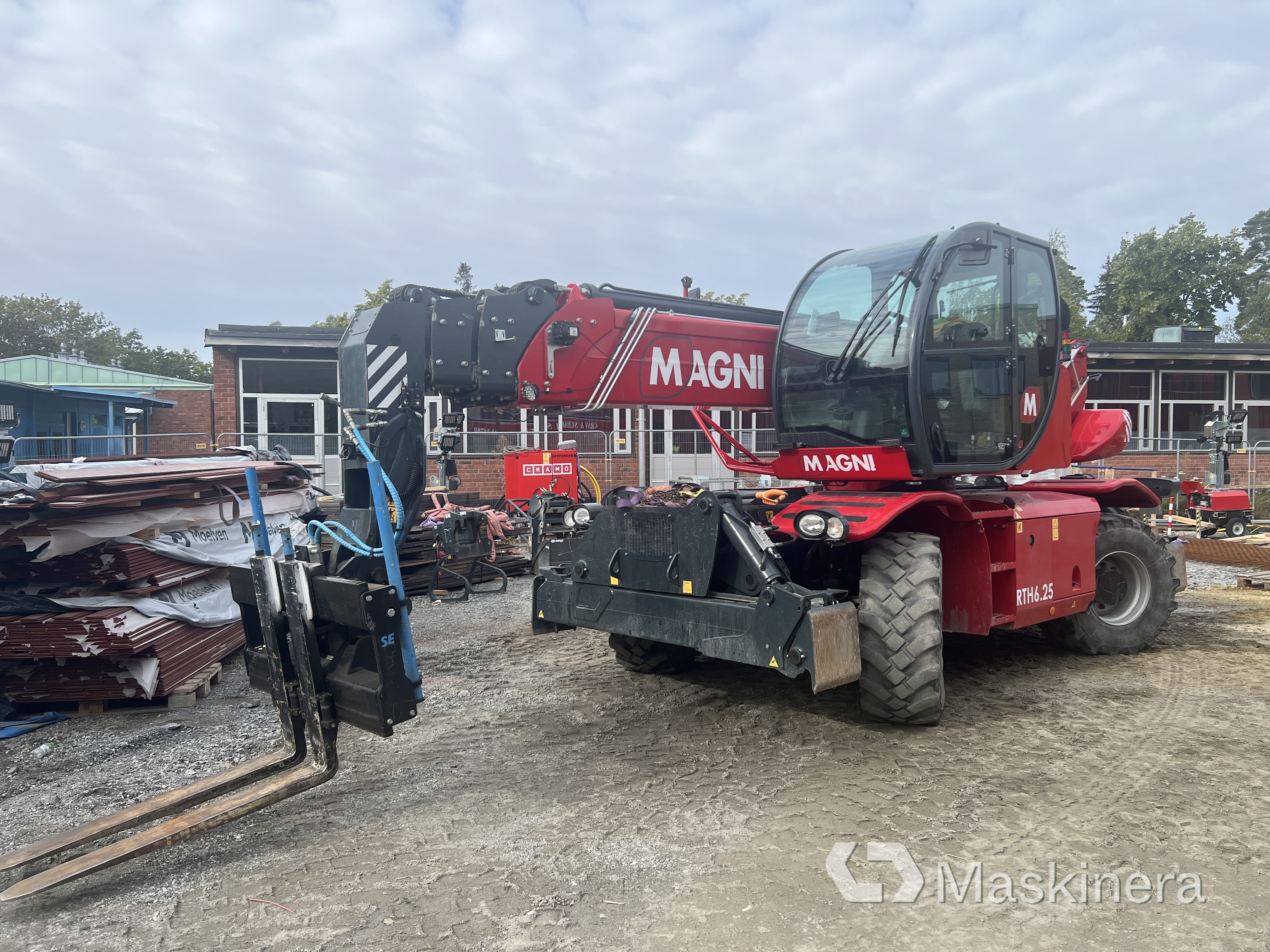 Teleskoplastare Magni RTH6.25 med redskap