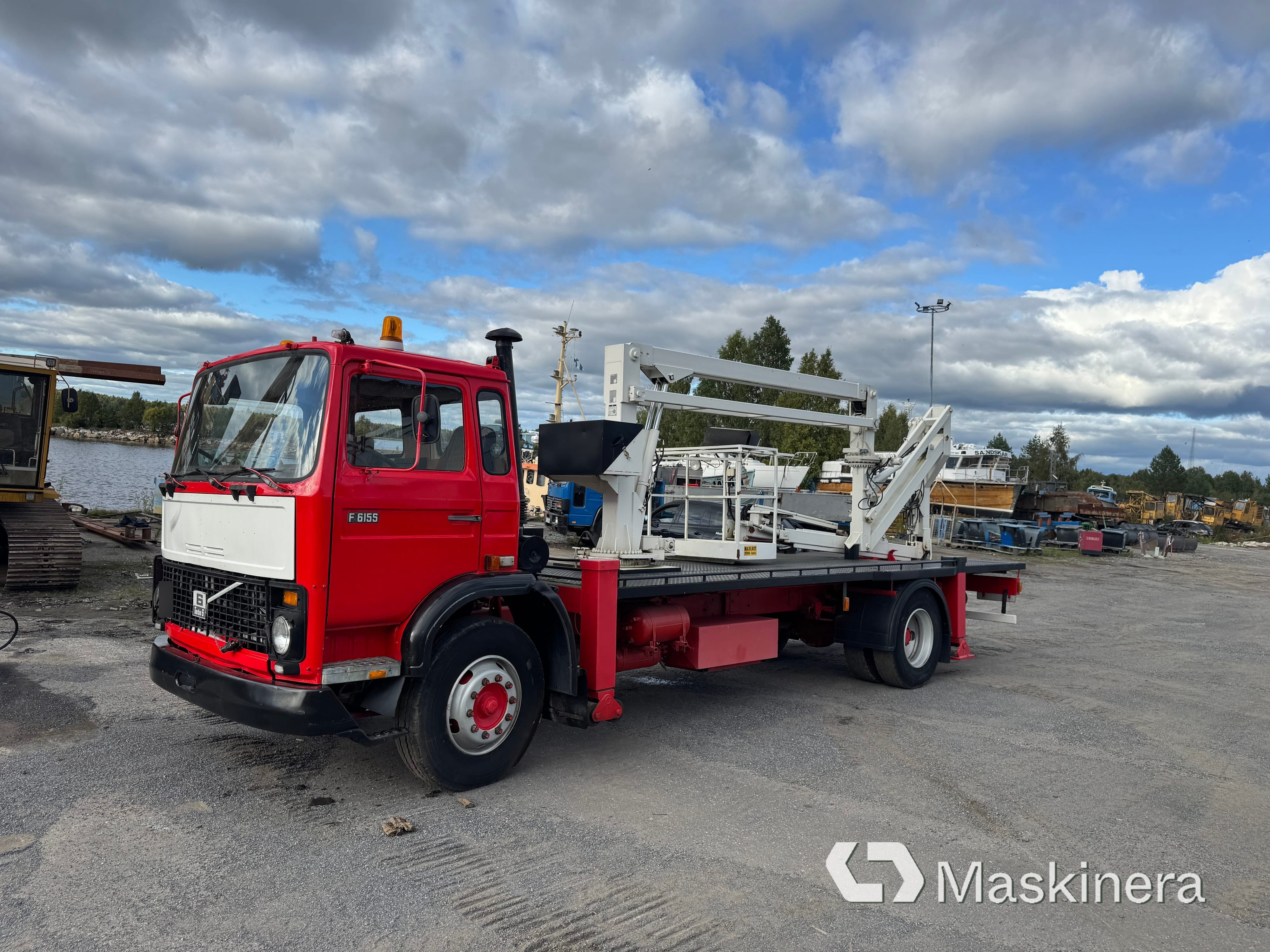 Underbro lift Volvo F 6155