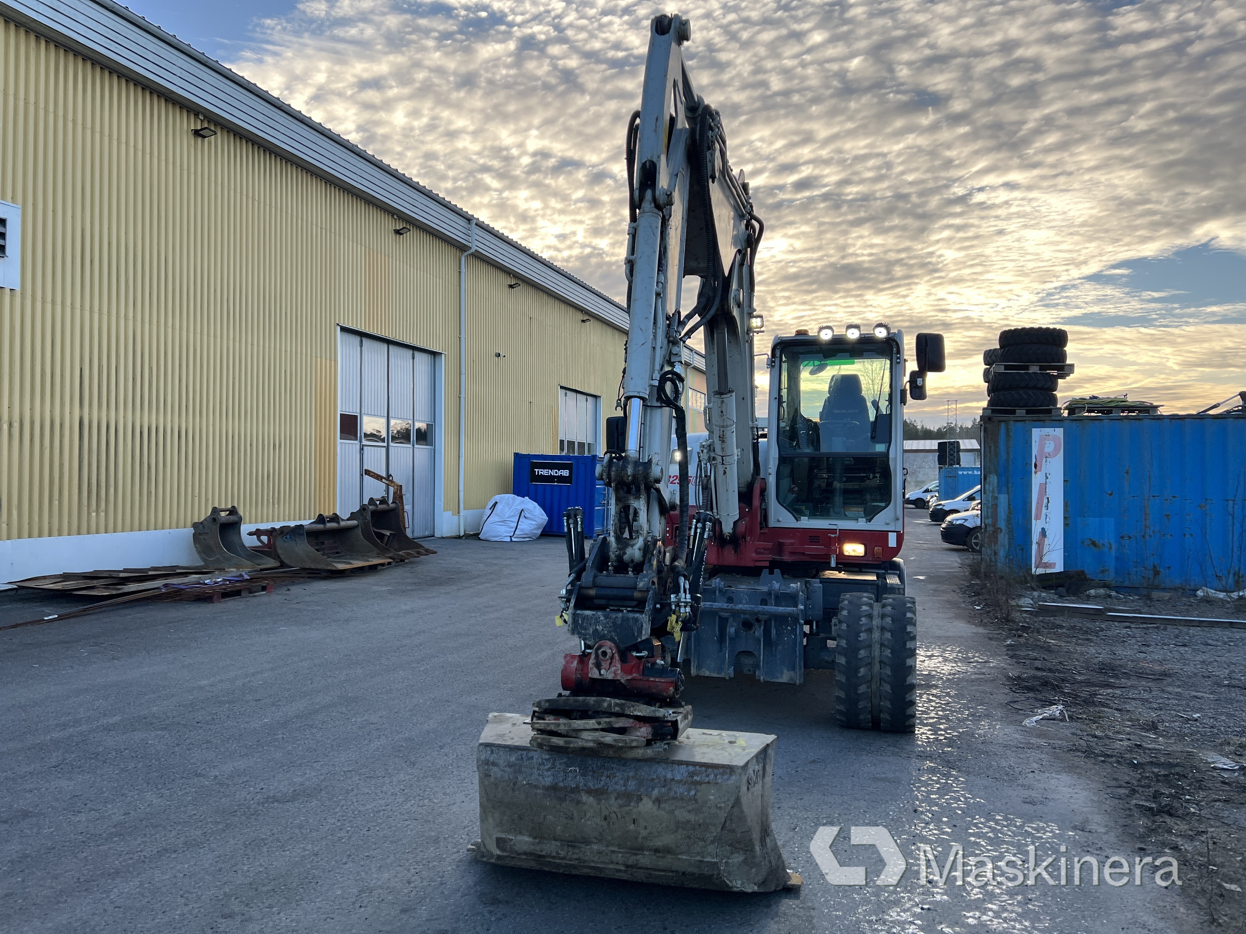 Hjulgrävare Takeuchi TB295W med redskap