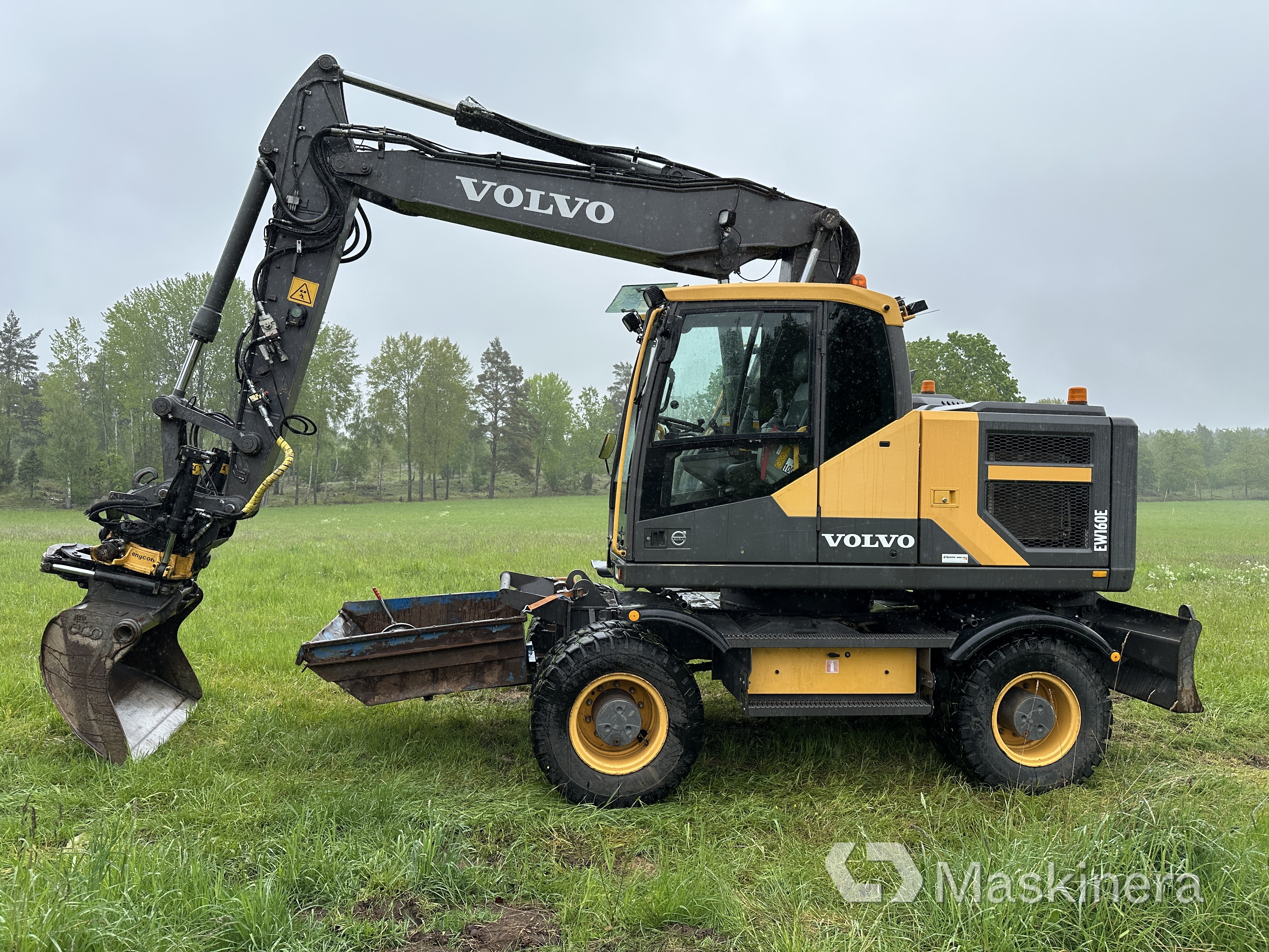 Hjulgrävare Volvo EW160E med vagn och redskap