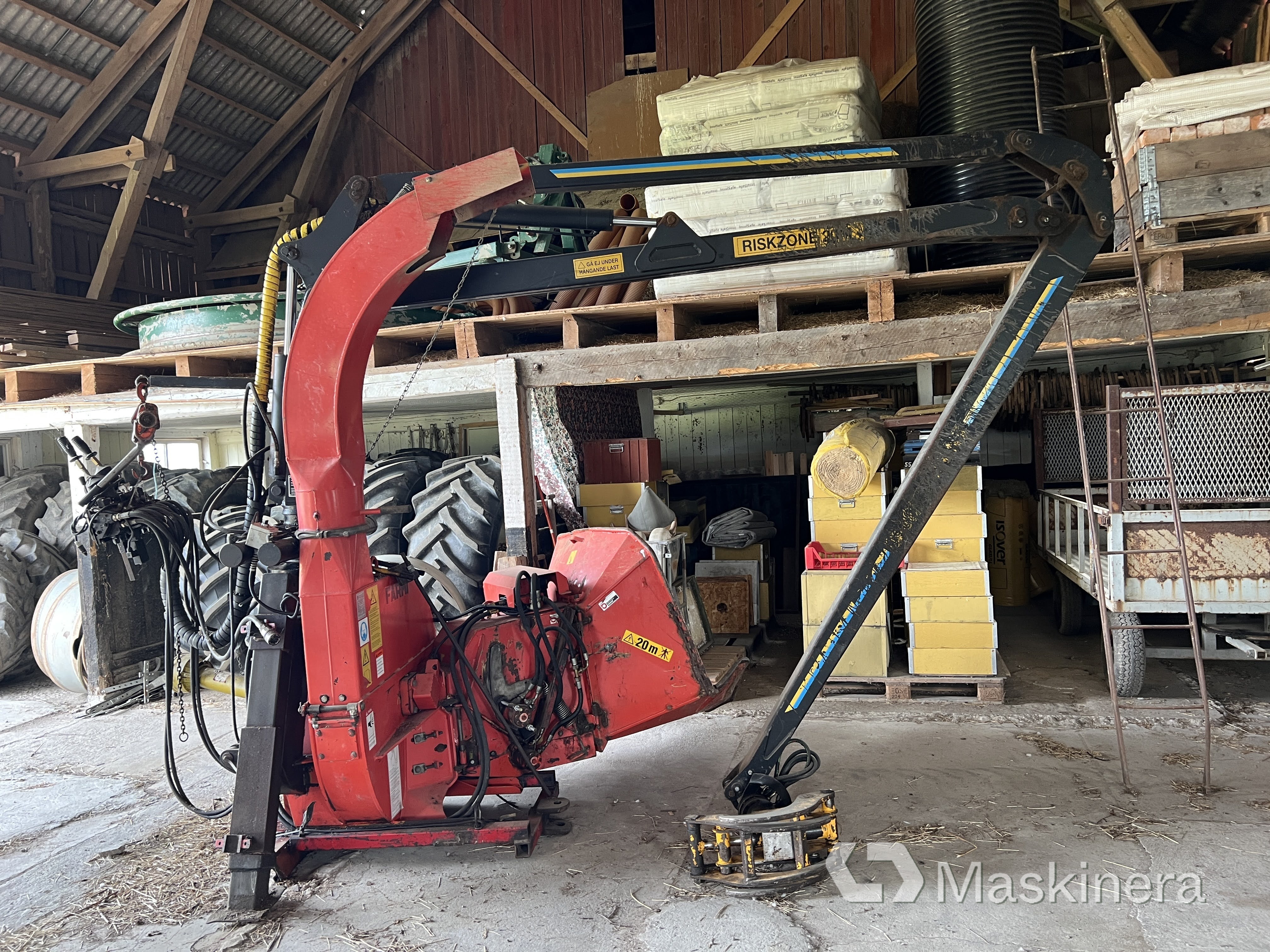 Flishugg Farmi Chipper CH/SH 250 med högtippande vagn